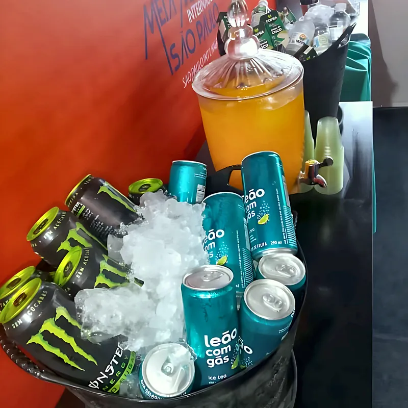 Estação de bebidas na Meia Maratona Internacional de São Paulo
