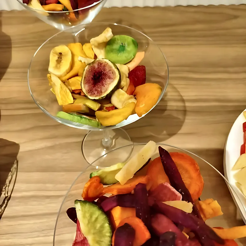 Chips de frutas e legumes em potes individuais