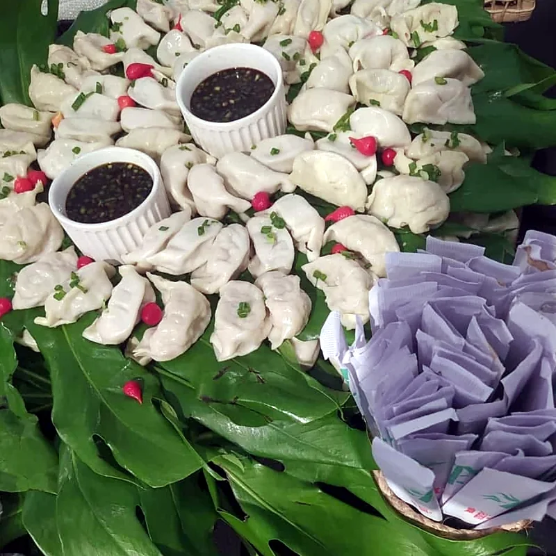 Guiozas com shoyu para evento temático